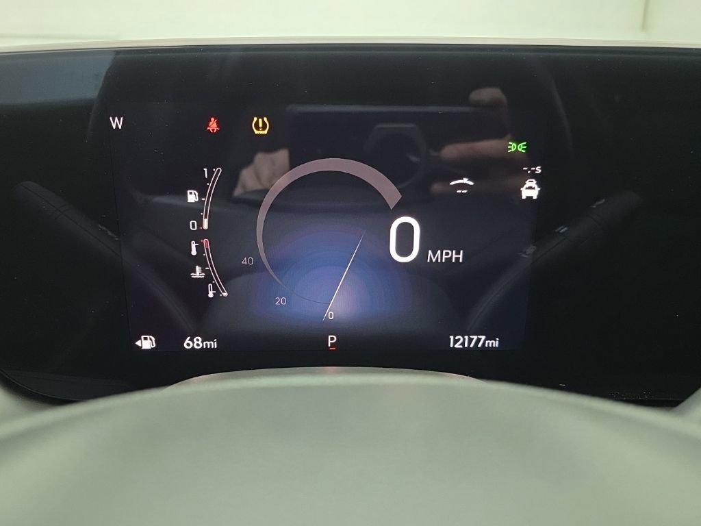 Used 2025 Buick Encore GX Avenir w/ Avenir Technology Package AWD/4WD image 31