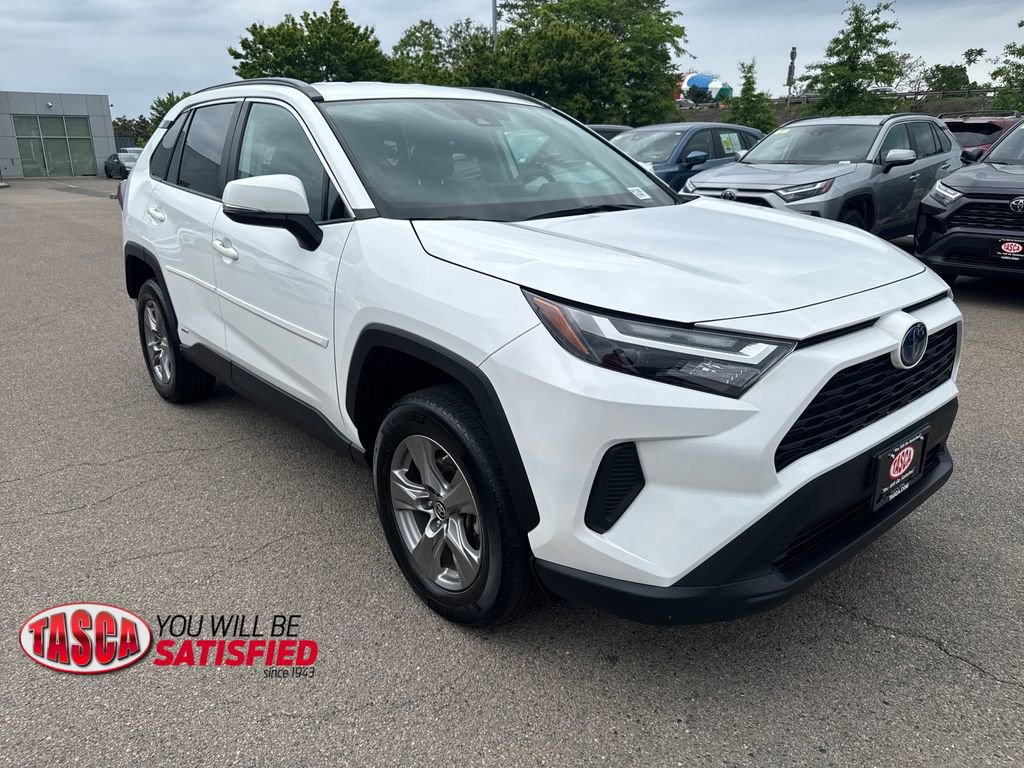 Used 2024 Toyota RAV4 LE AWD/4WD image 10