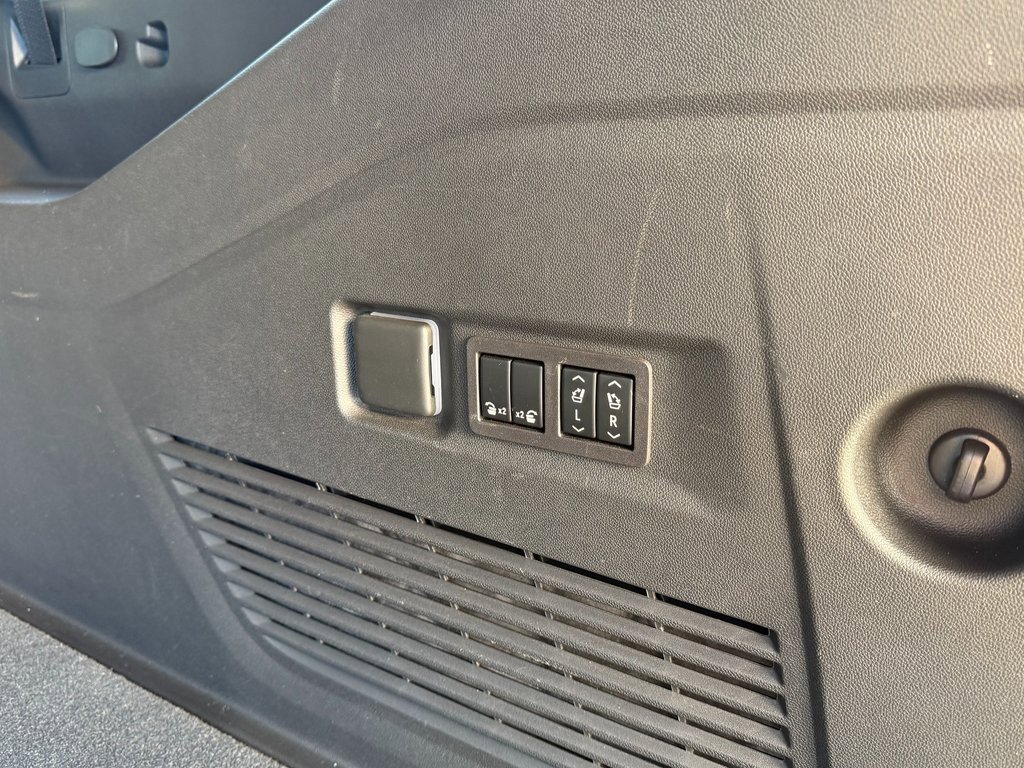 Certified 2024 Chevrolet Suburban Z71 w/ Off-Road Capability Package image 6