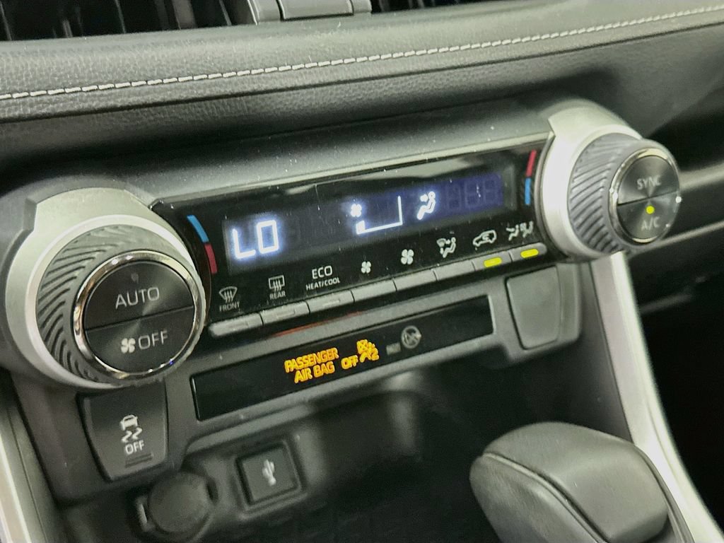 Used 2022 Toyota RAV4 LE AWD/4WD image 17