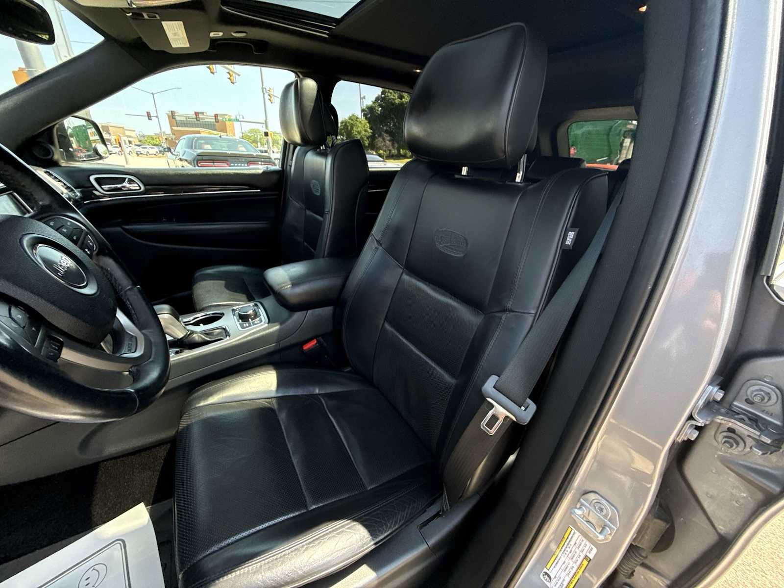 Used 2018 Jeep Grand Cherokee Overland AWD/4WD image 20
