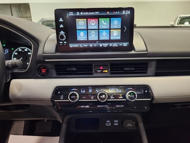 Used 2024 Honda Pilot Touring image 14