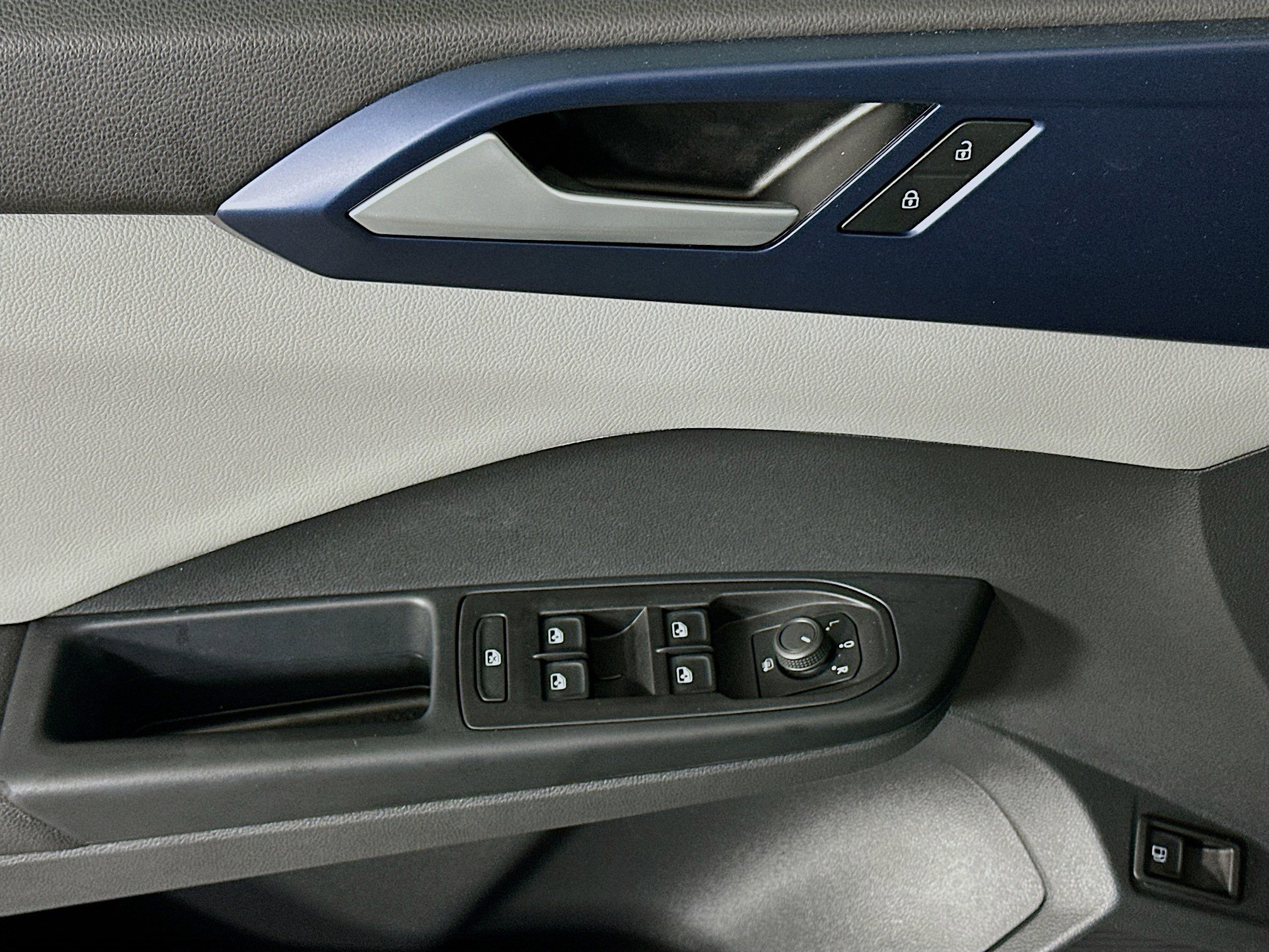 Used 2023 Volkswagen Taos SE image 15