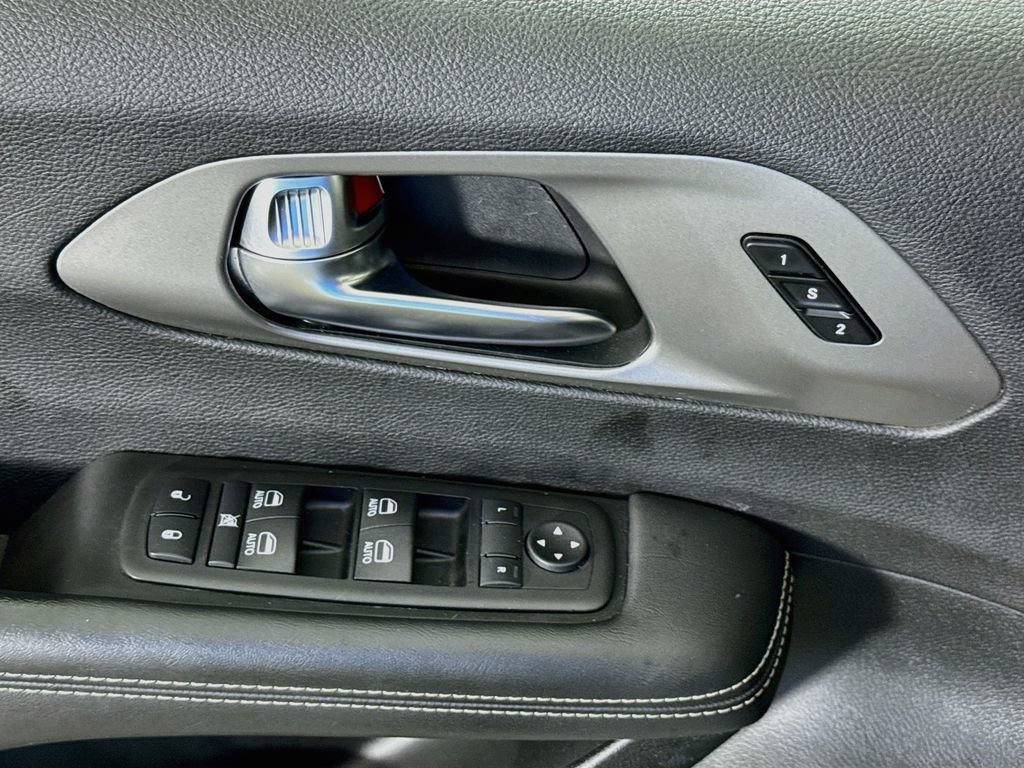 Used 2025 Chrysler Pacifica Select FWD image 22