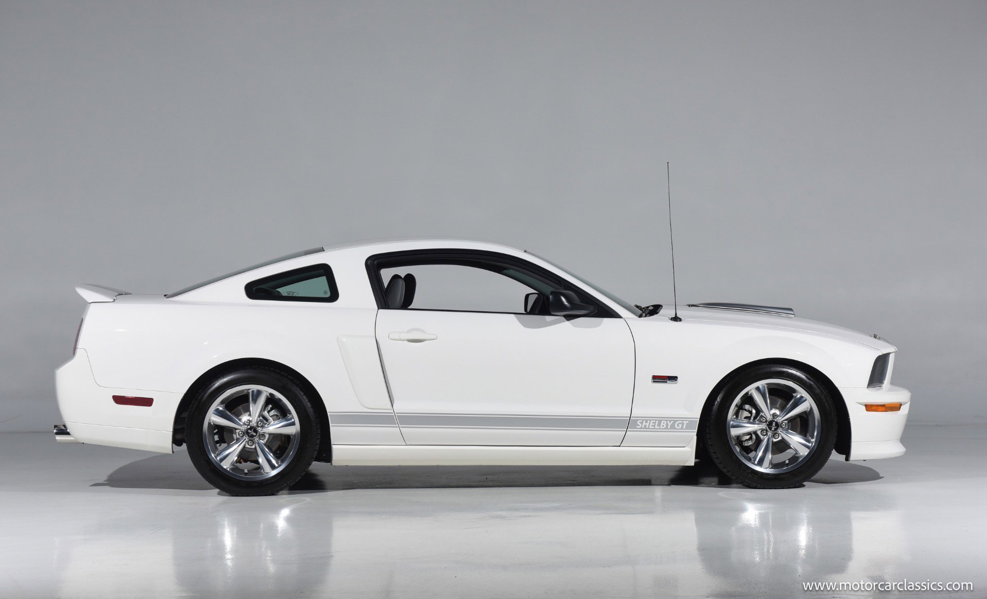 Used 2007 Ford Mustang GT RWD image 8