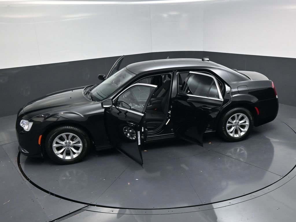 Used 2023 Chrysler 300 Touring image 25