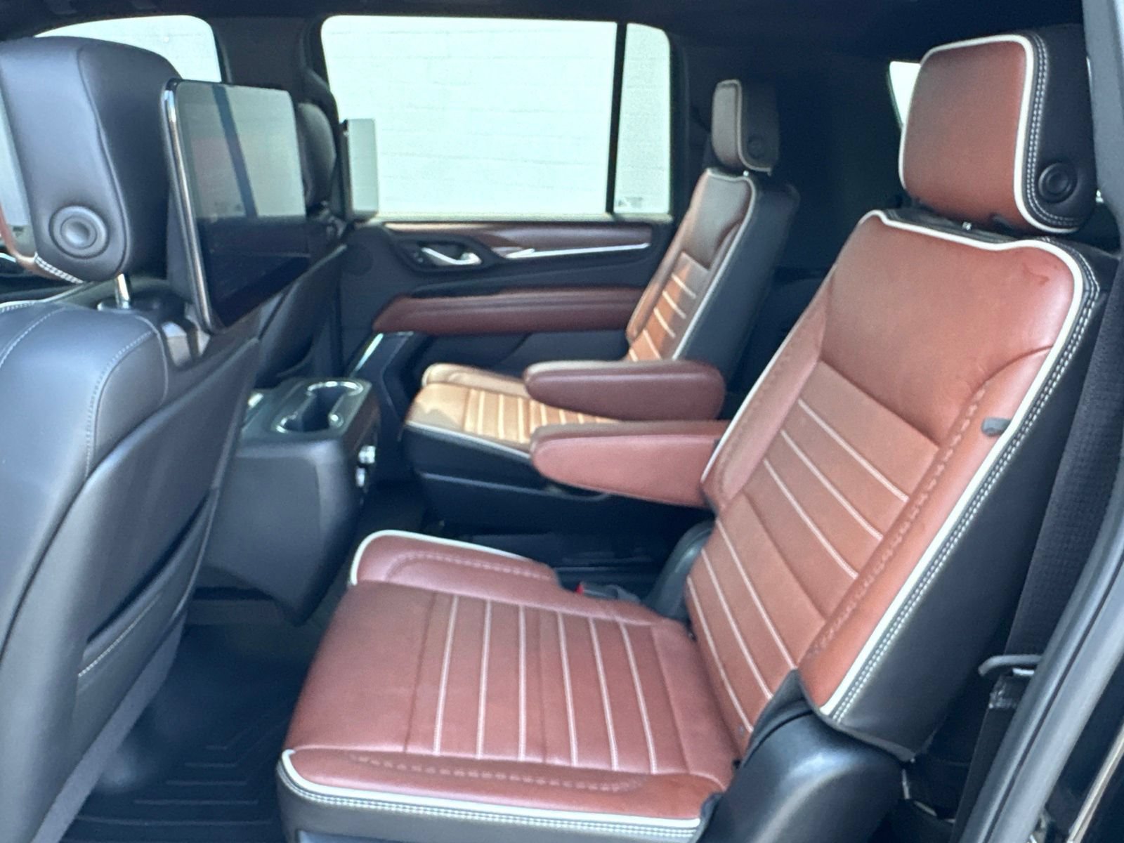 Used 2024 GMC Yukon XL Denali Ultimate AWD/4WD image 18