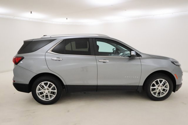 Used 2023 Chevrolet Equinox LT image 2