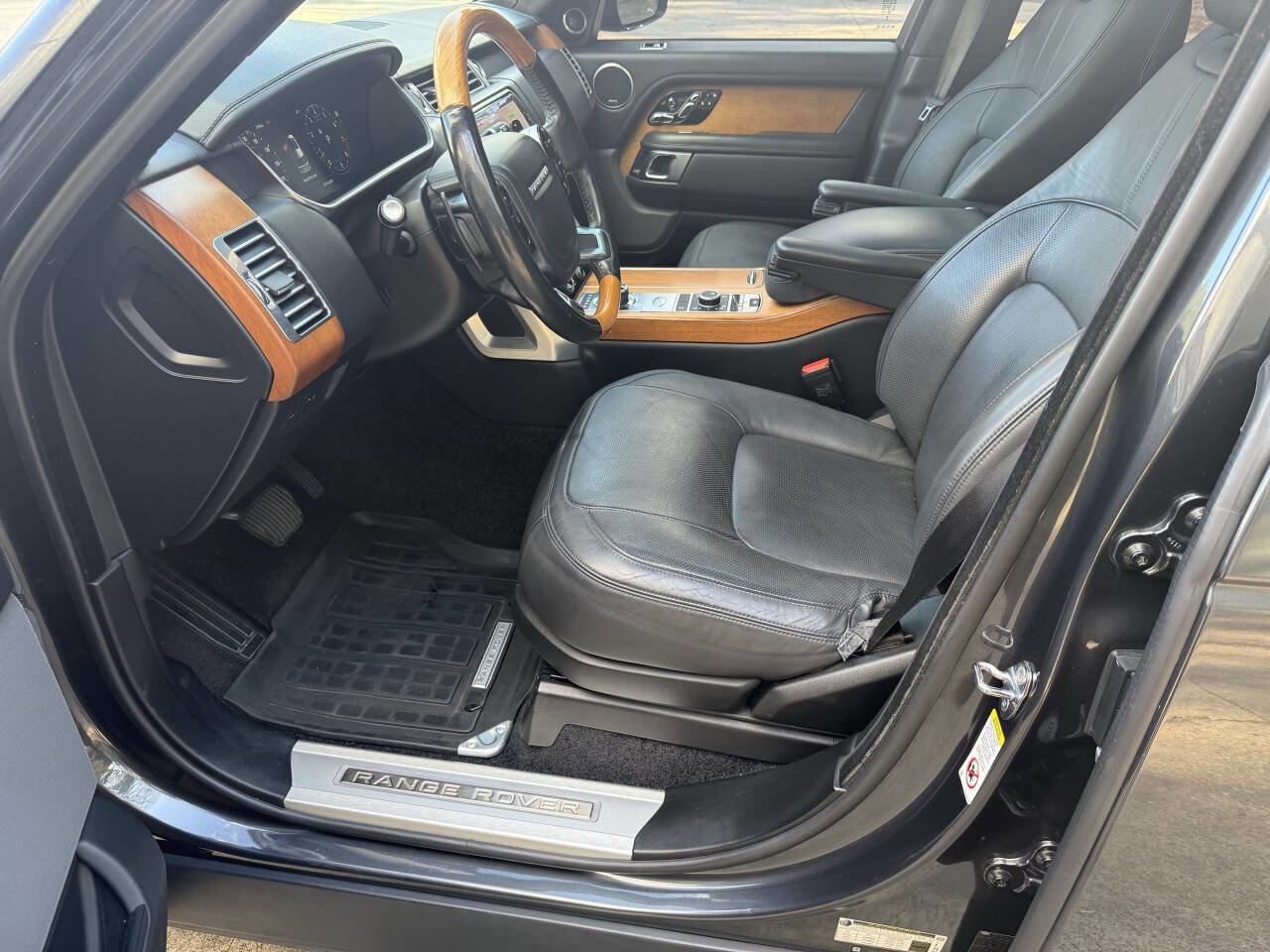Used 2018 Land Rover Range Rover Supercharged image 17