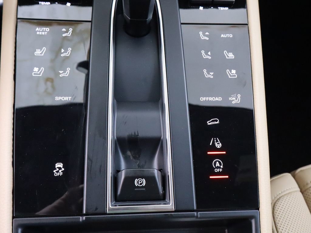 New 2025 Porsche Macan image 38