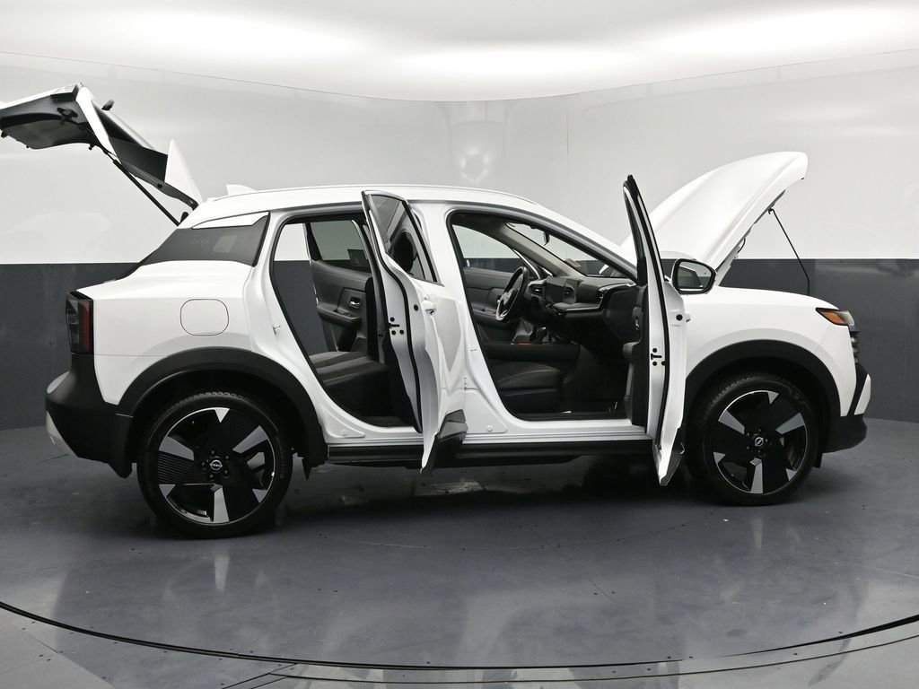 Certified 2025 Nissan Kicks SR image 32