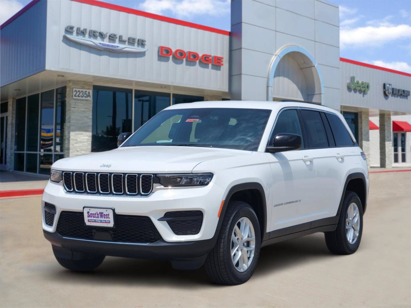 New 2026 Jeep Grand Cherokee Laredo RWD image 2