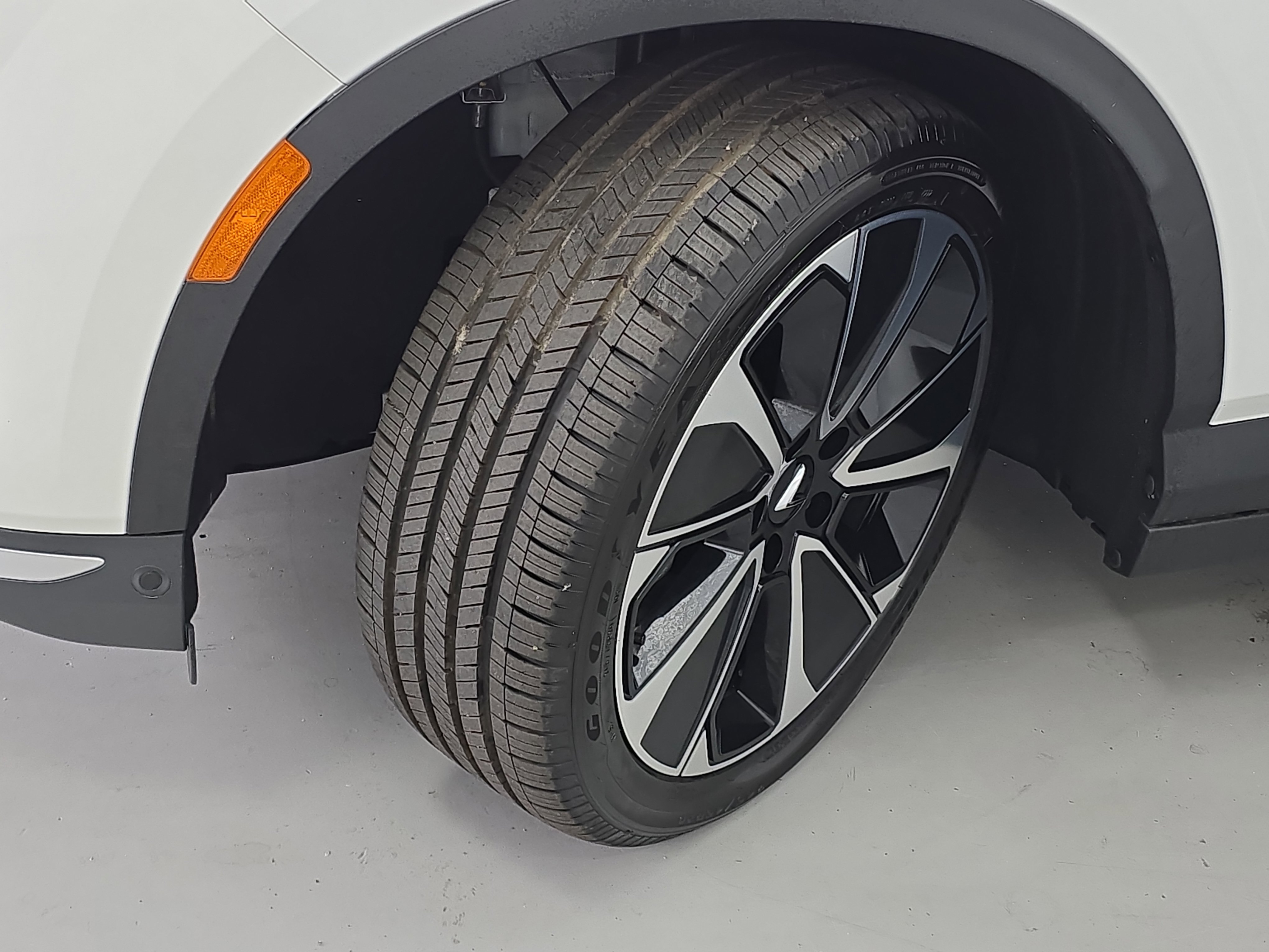New 2025 VinFast VF 8 Plus image 31
