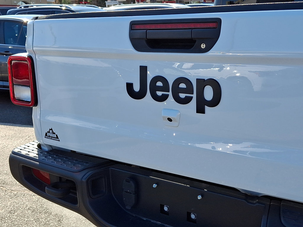 Used 2023 Jeep Gladiator Willys image 17