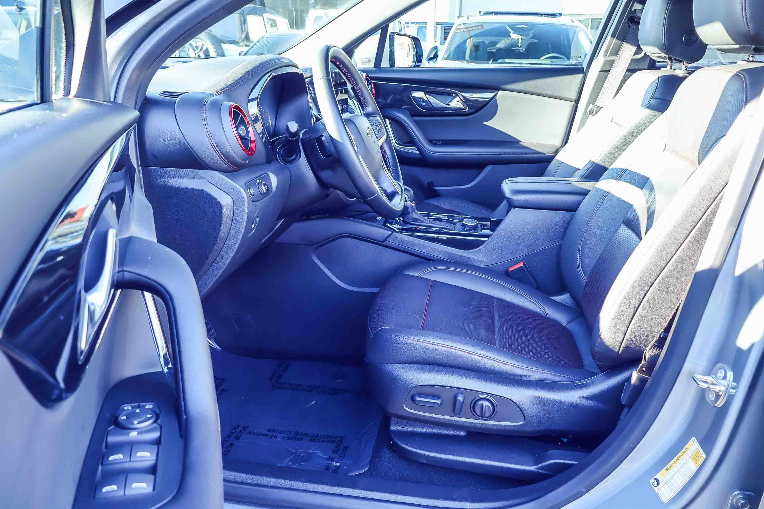 Used 2023 Chevrolet Blazer RS image 2