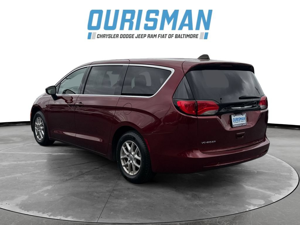 Used 2023 Chrysler Voyager LX FWD image 4
