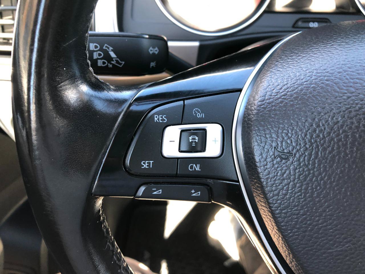 Used 2018 Volkswagen Atlas SEL AWD/4WD image 16