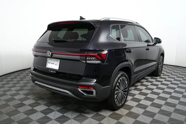 New 2026 Volkswagen Taos SE image 3