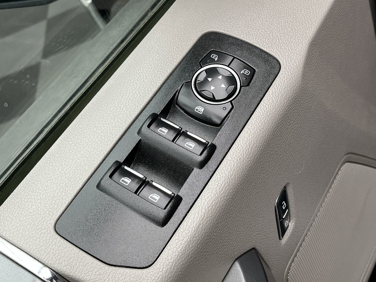 Used 2017 Ford F150 XLT w/ Equipment Group 302A Luxury AWD/4WD image 8