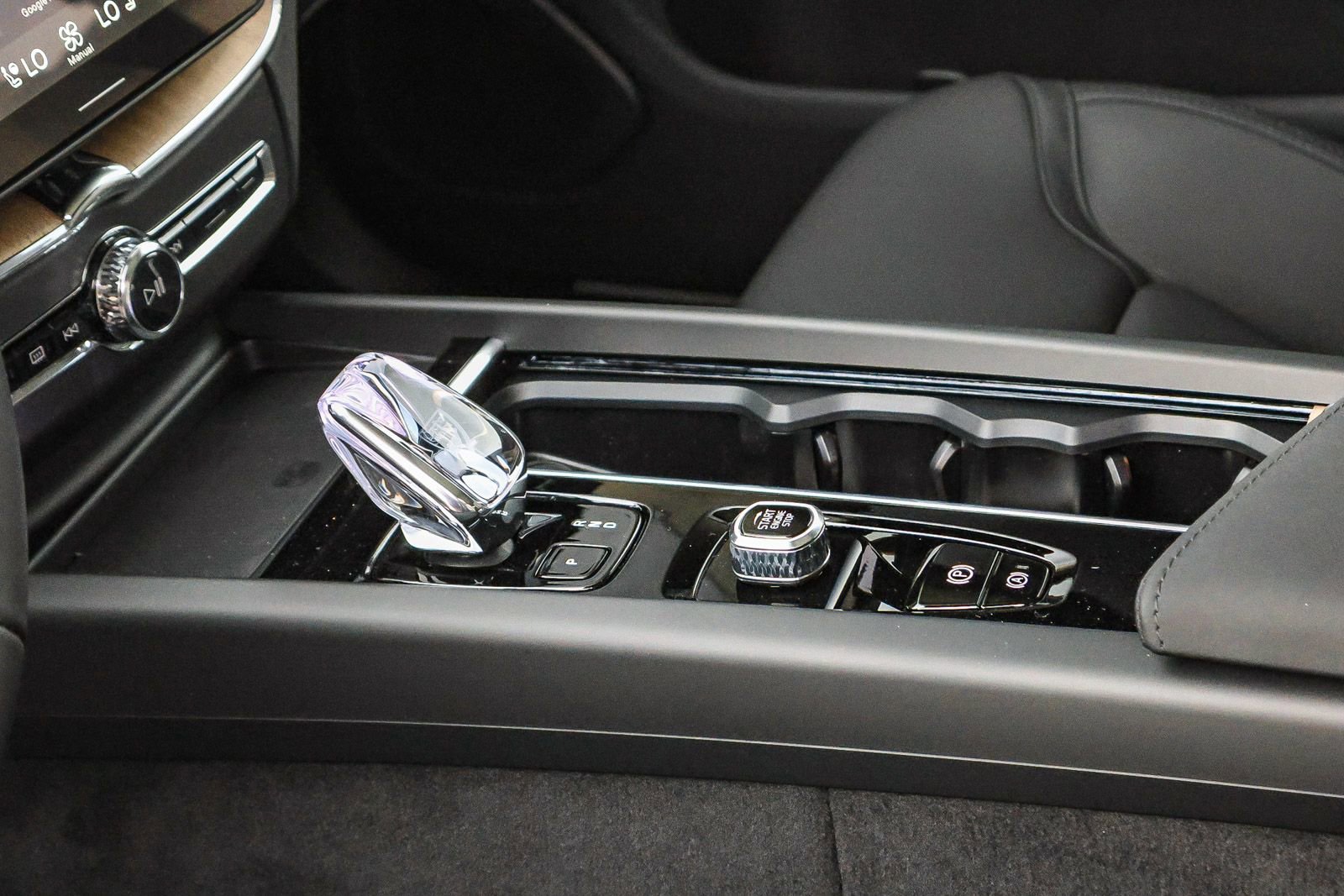 New 2026 Volvo XC60 B5 Plus w/ Climate Package image 27