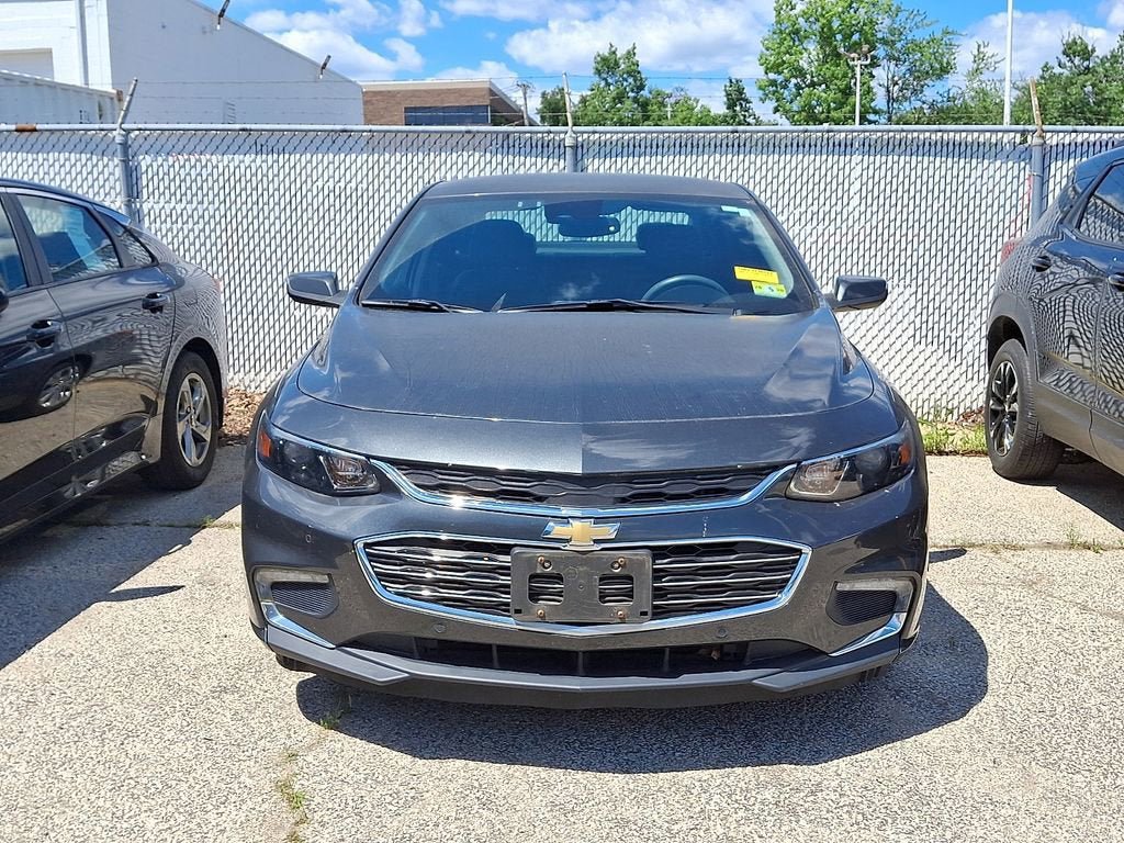 Used 2017 Chevrolet Malibu Premier w/ Driver Confidence Package FWD image 4