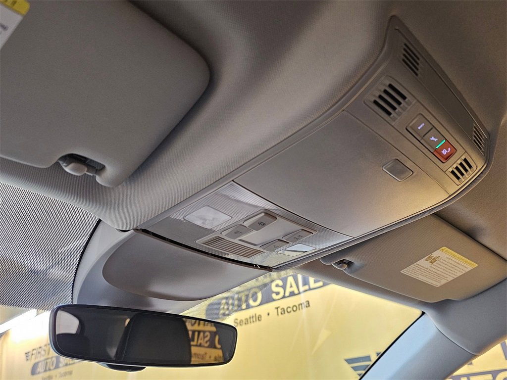 Used 2024 Volkswagen Taos SE image 31