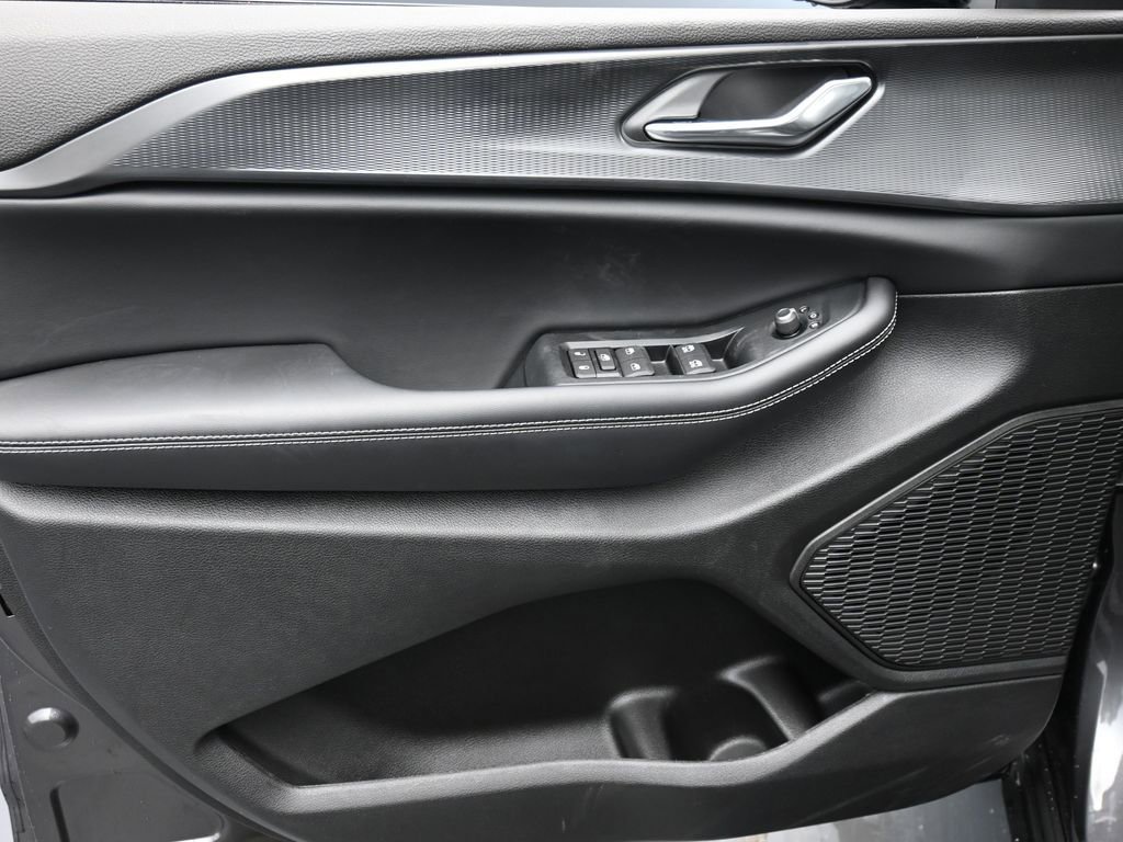 New 2025 Jeep Grand Cherokee Altitude image 9