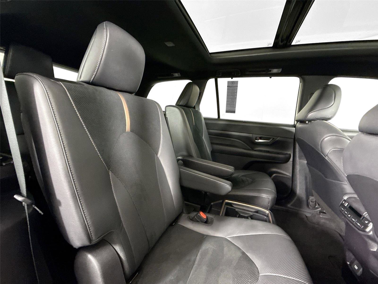 Used 2024 Toyota Grand Highlander AWD Hybrid image 27