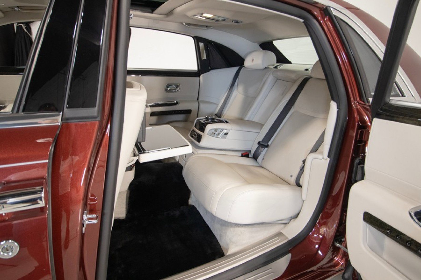 Used 2015 Rolls-Royce Ghost Extended Wheelbase image 56