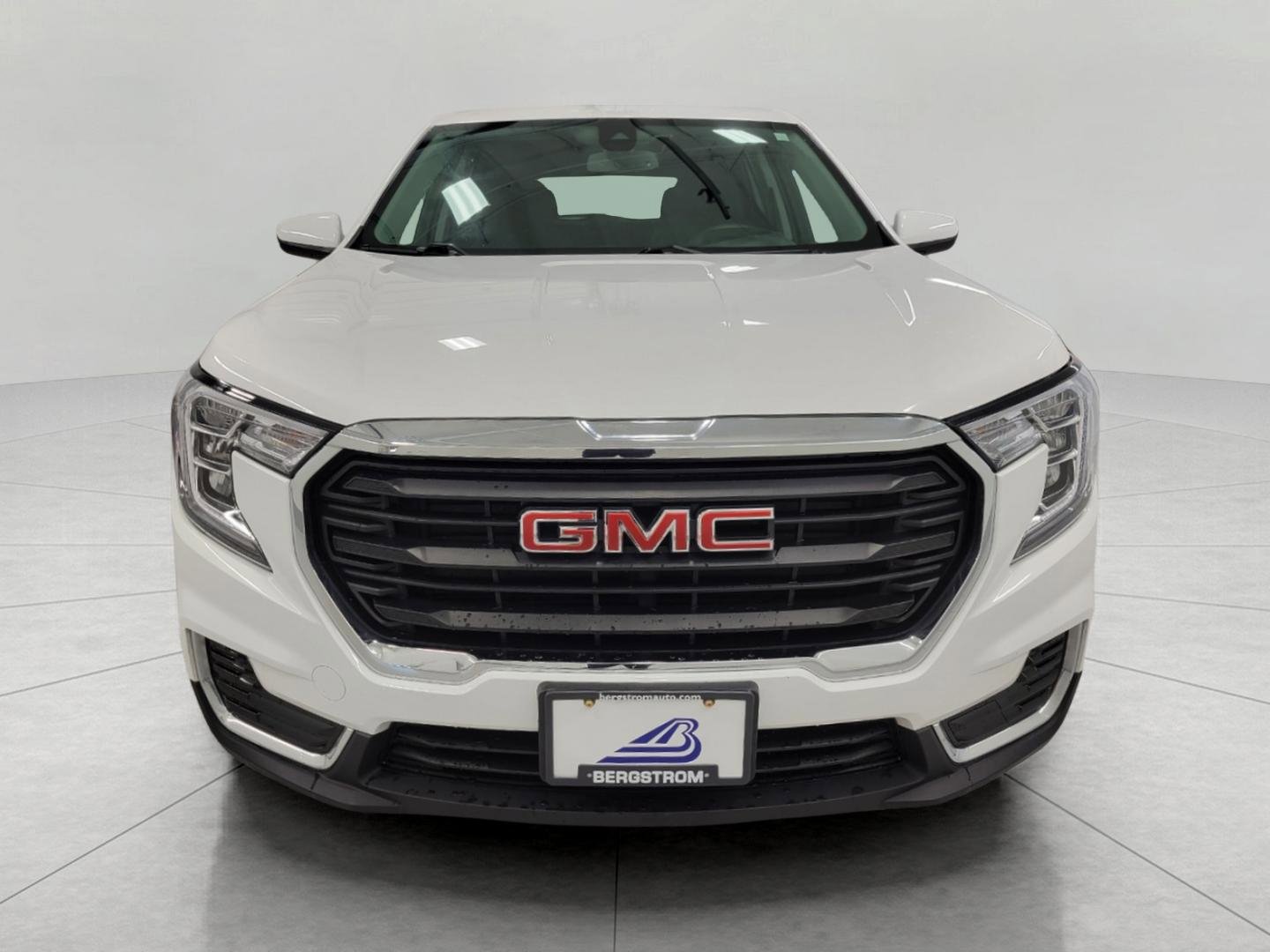 Used 2024 GMC Terrain SLE image 14