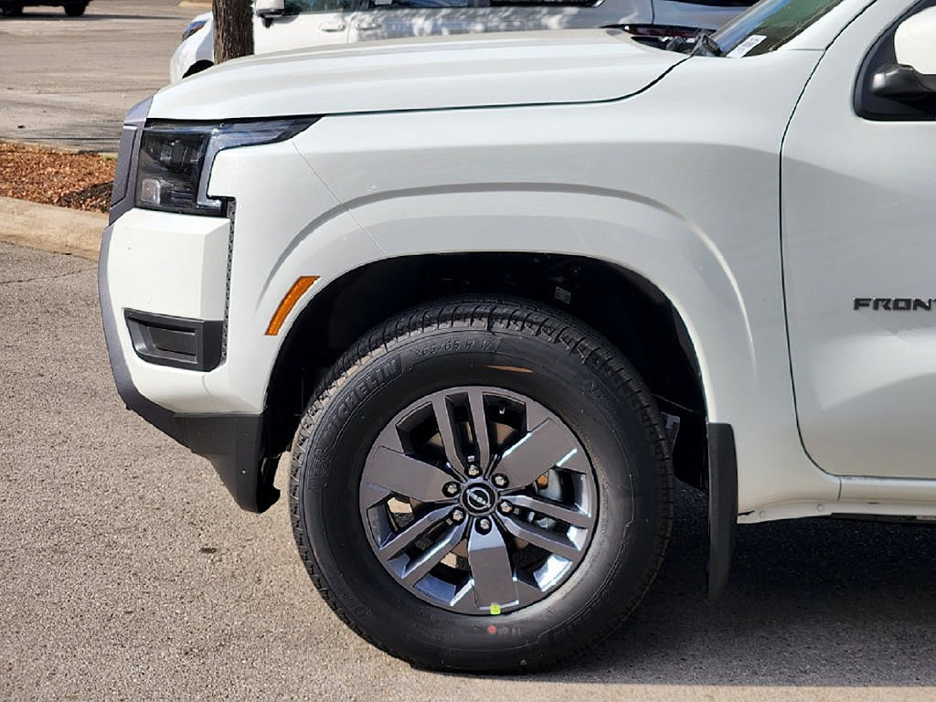New 2027 Nissan Frontier SV w/ SV Convenience Package RWD image 9