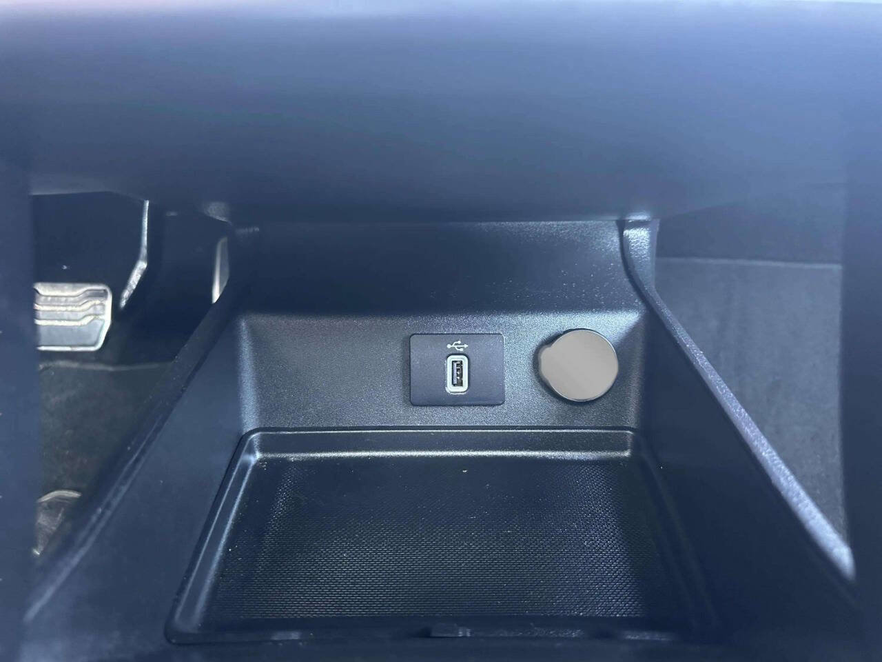 Used 2017 Ford Fusion Titanium image 28