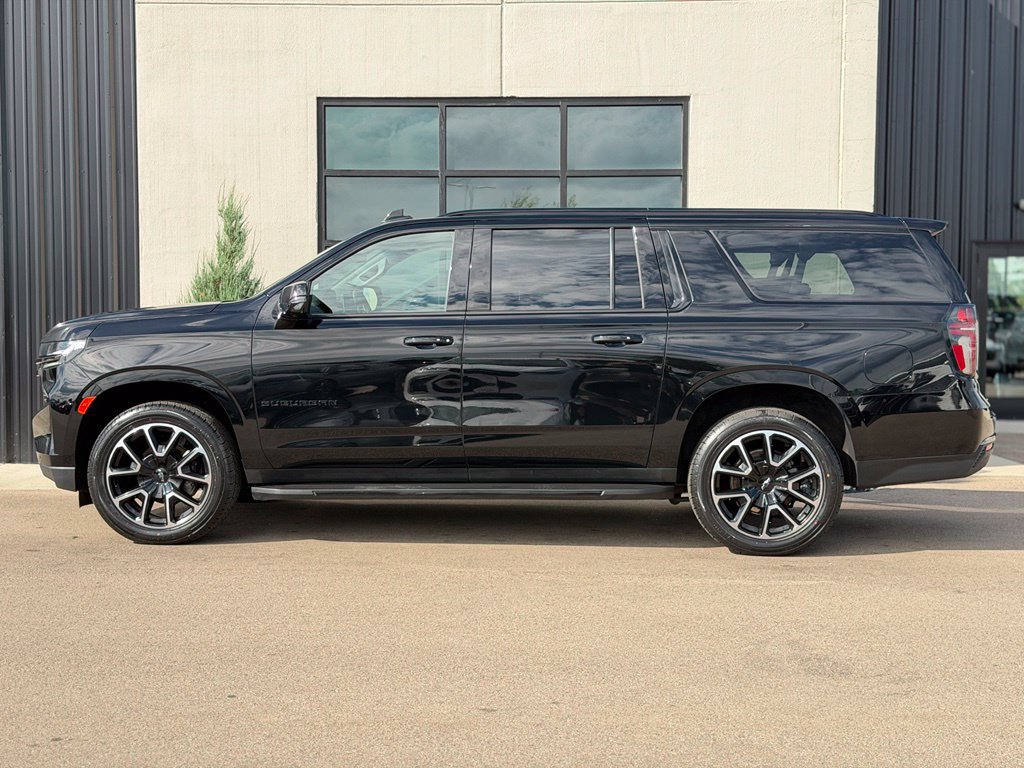Used 2022 Chevrolet Suburban RST w/ Luxury Package AWD/4WD image 2
