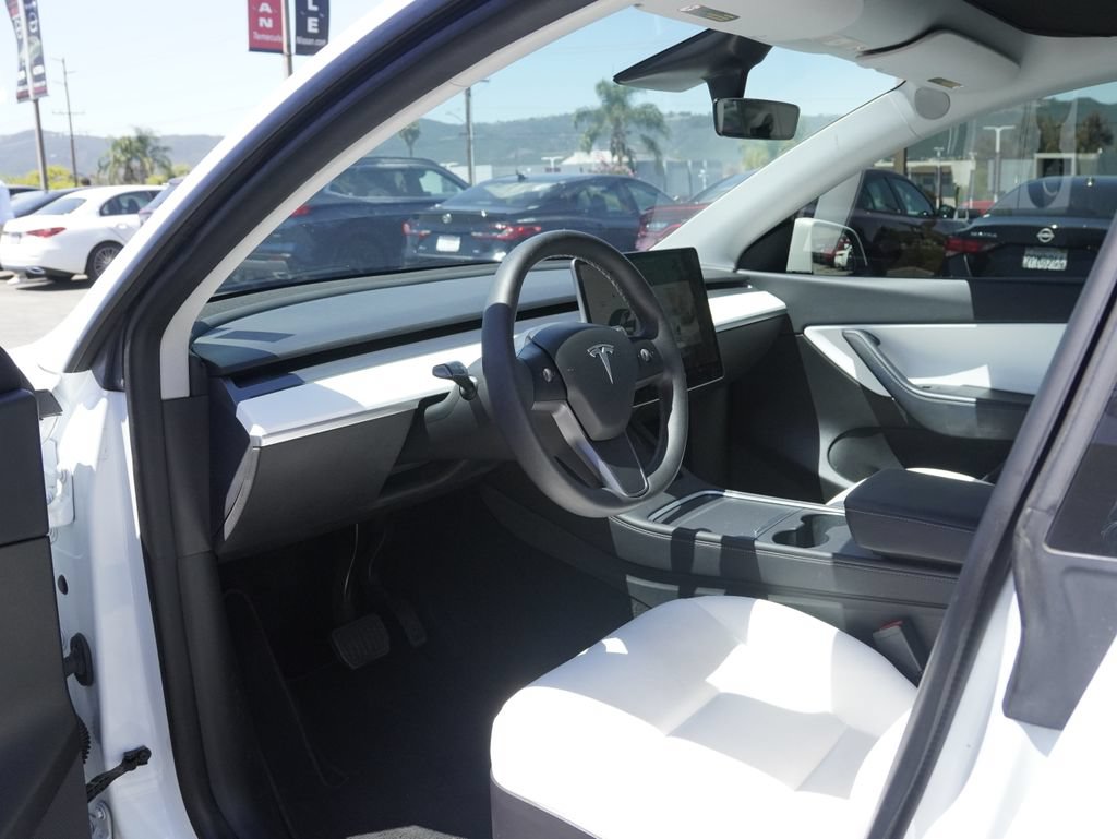 Used 2022 Tesla Model Y Long Range AWD/4WD image 16