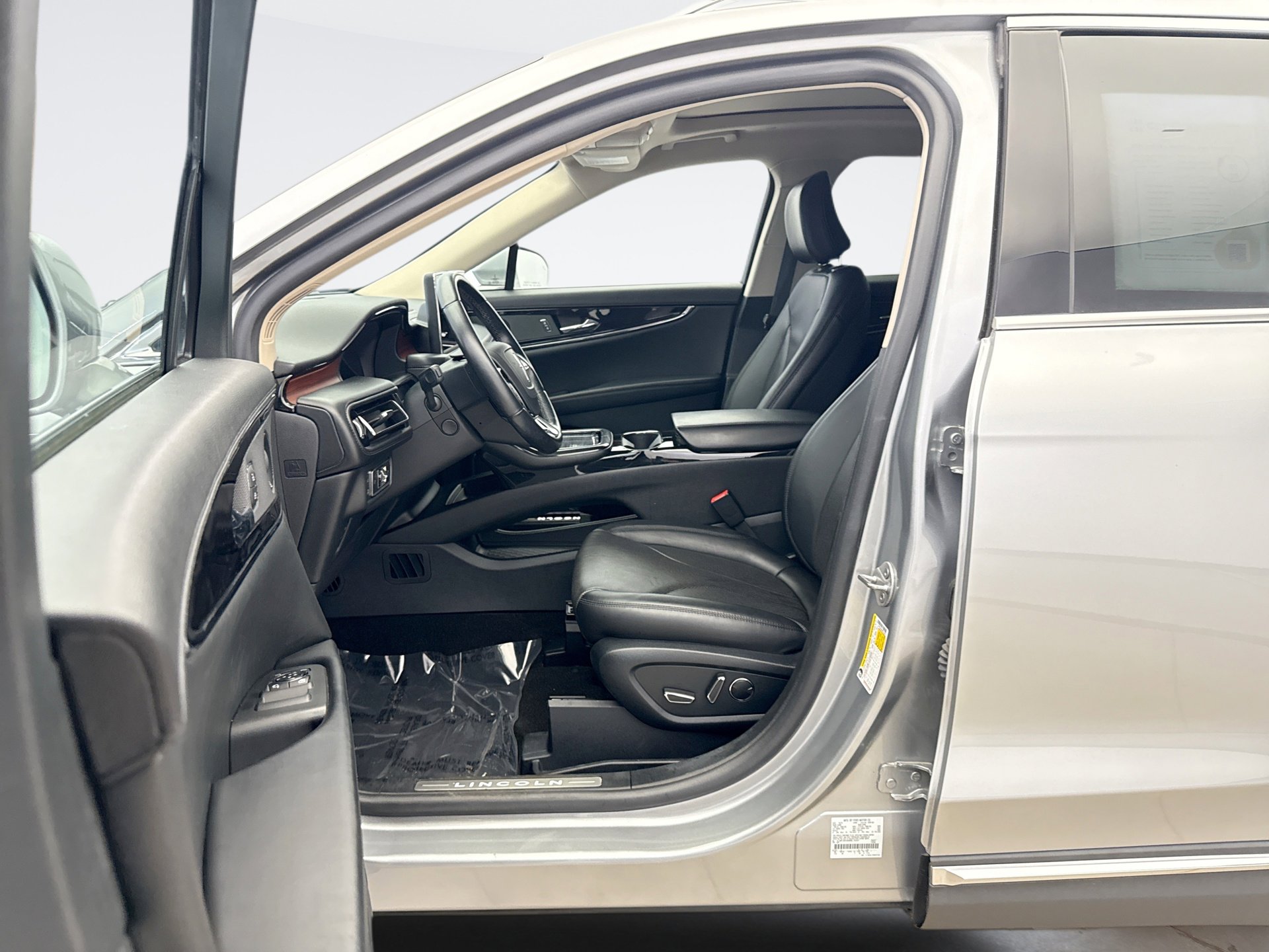 Used 2021 Lincoln Nautilus Reserve image 10