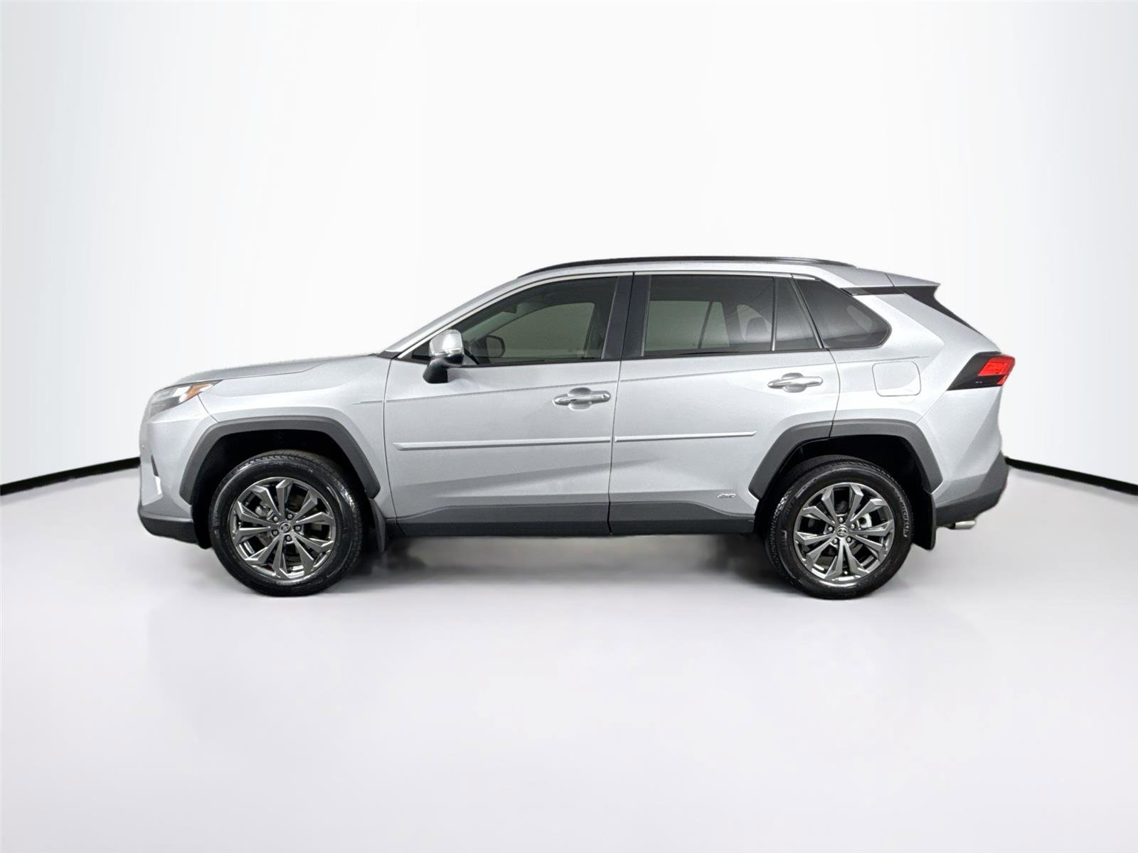 Used 2022 Toyota RAV4 Limited image 13