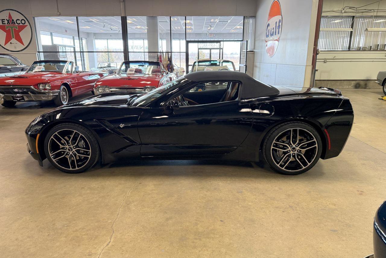 Used 2018 Chevrolet Corvette Stingray Convertible w/ 3LT Preferred Equipment Group image 36