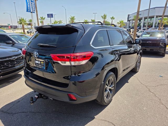 Used 2019 Toyota Highlander LE w/ Carpet Mat Package (TMS) FWD image 6