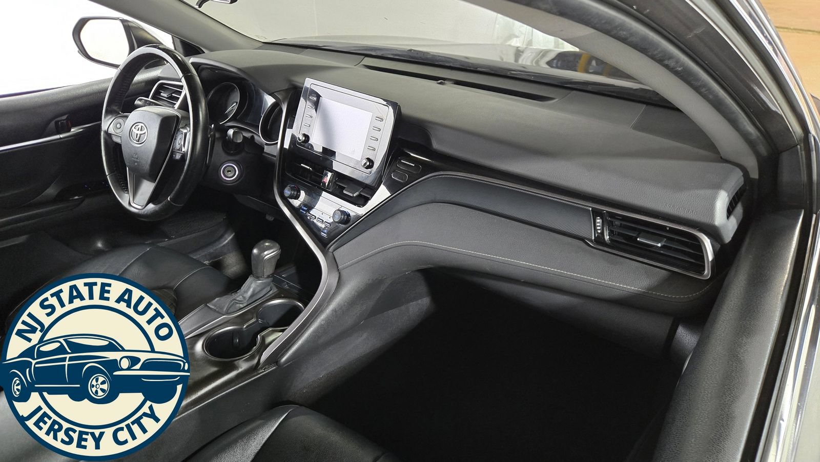 Used 2021 Toyota Camry SE FWD image 32
