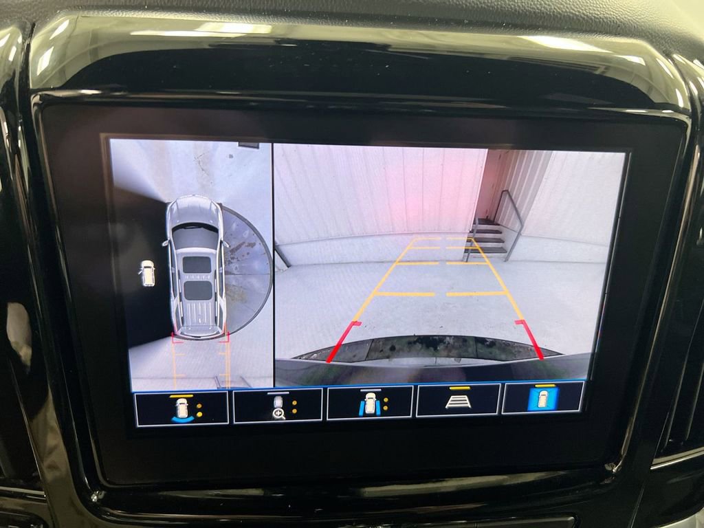 Used 2023 Chevrolet Traverse LT w/ LT Premium Package image 16