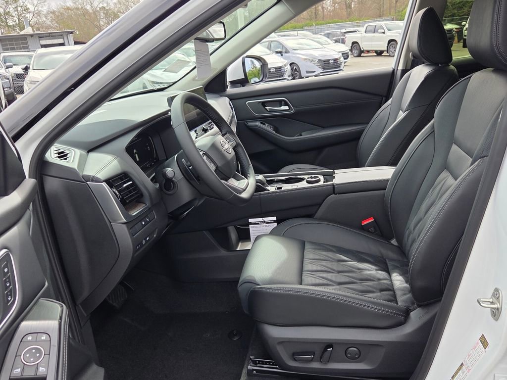 New 2026 Nissan Rogue Platinum image 3