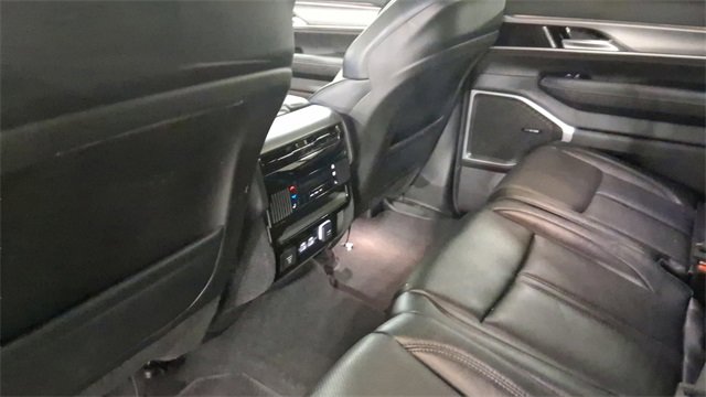 Used 2025 Jeep Wagoneer L Series II w/ 8-pass Seating Package image 26