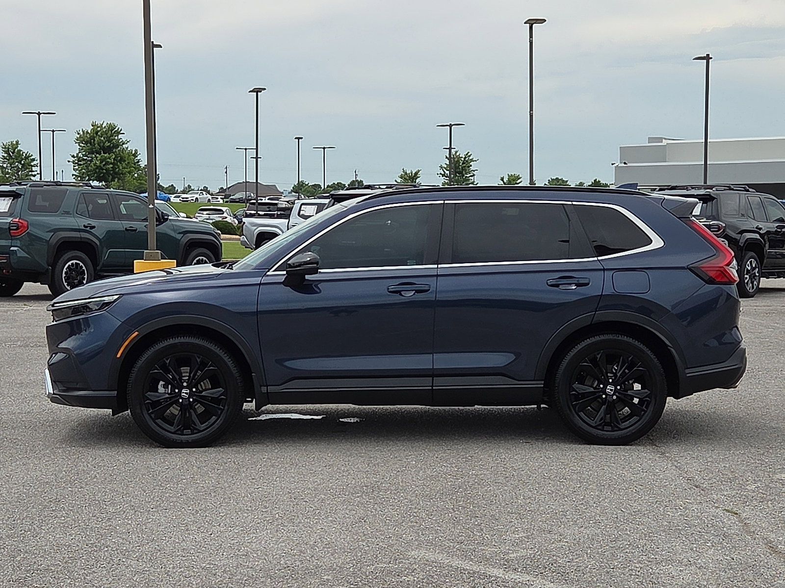 Used 2023 Honda CR-V Sport Touring image 3
