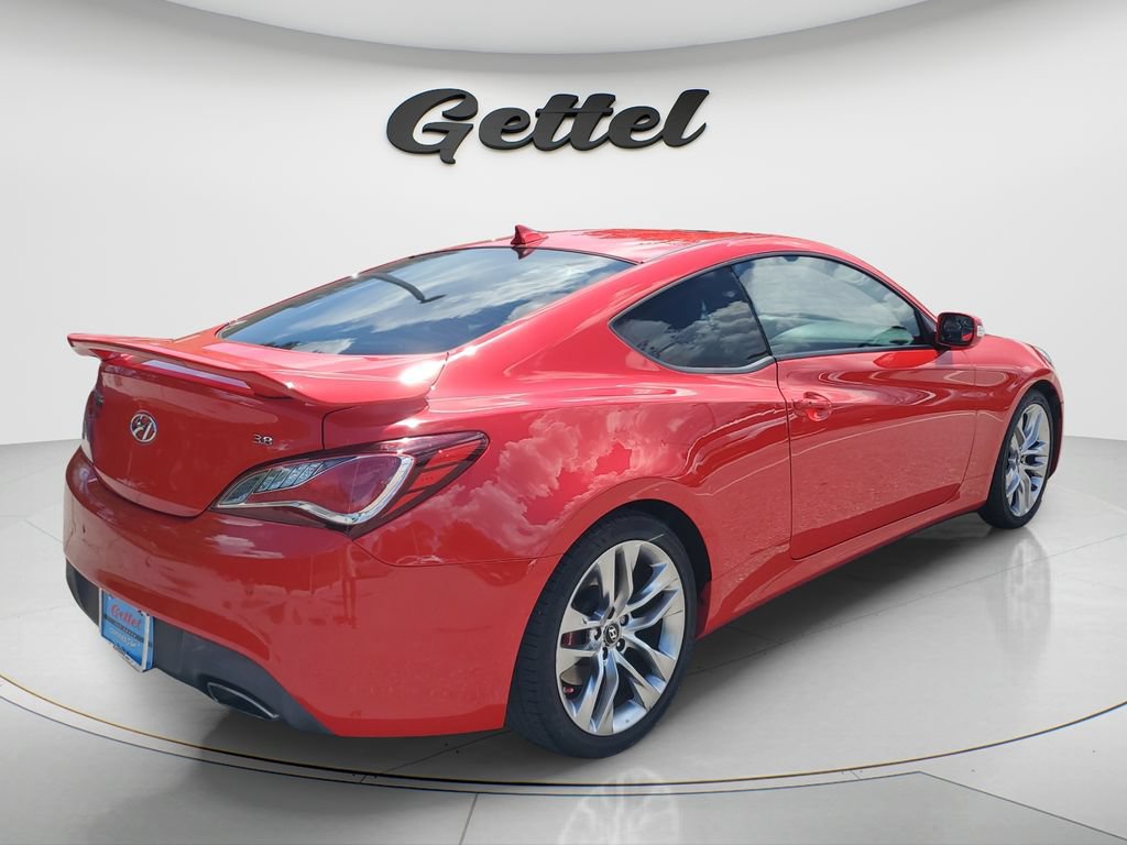 Used 2016 Hyundai Genesis Coupe 3.8 RWD image 5