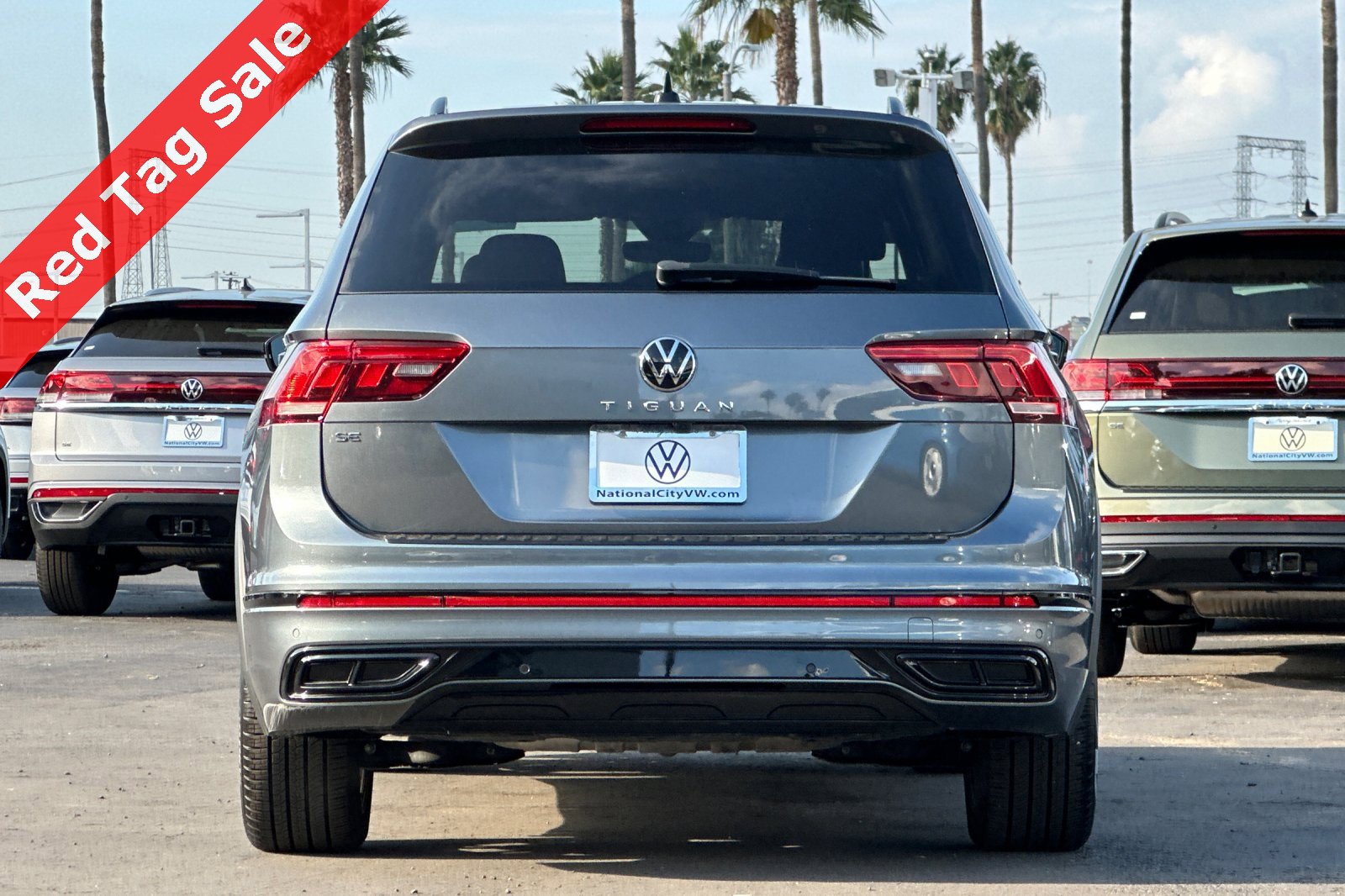 Certified 2024 Volkswagen Tiguan SE R-Line image 5