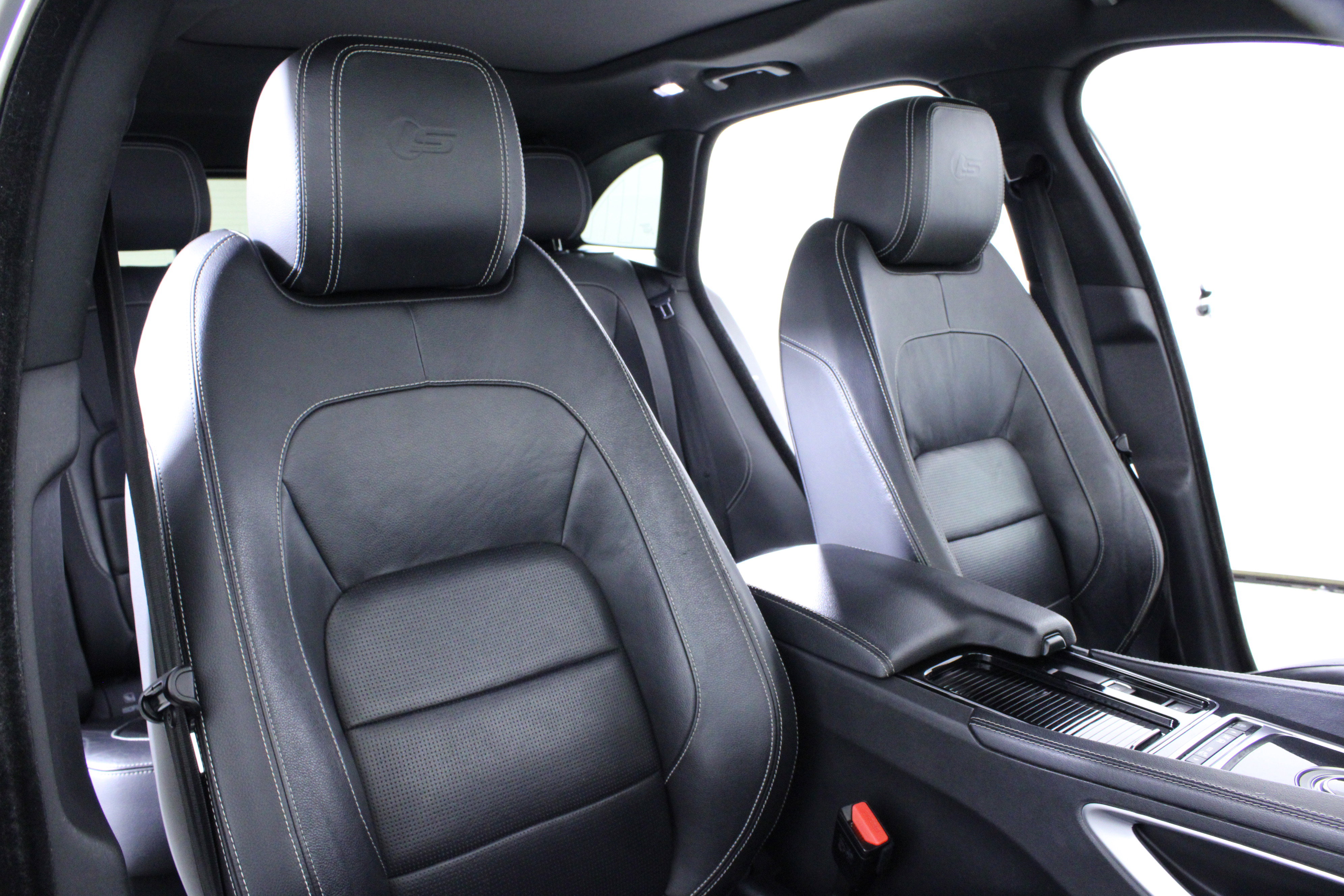 Used 2018 Jaguar F-PACE S image 18