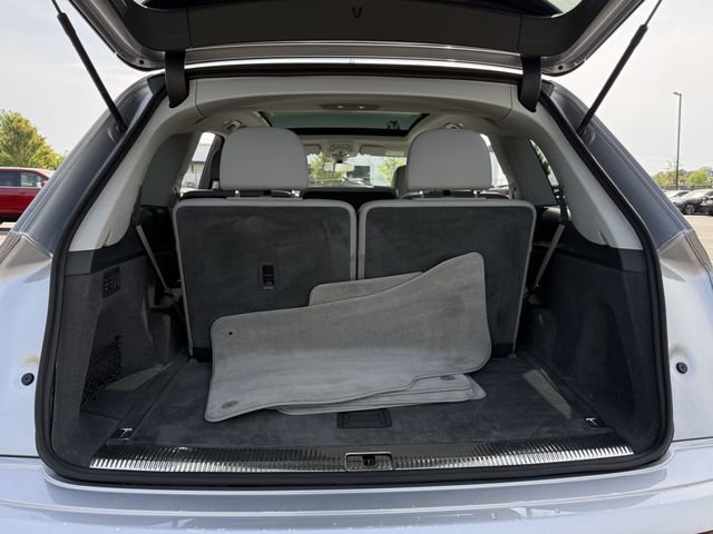 Used 2017 Audi Q7 3.0T Prestige image 30