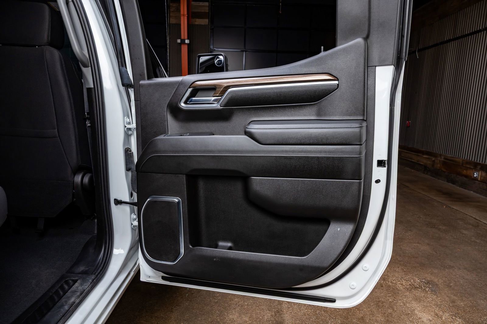 Used 2023 Chevrolet Silverado 1500 LT w/ Z71 Off-Road Package image 38