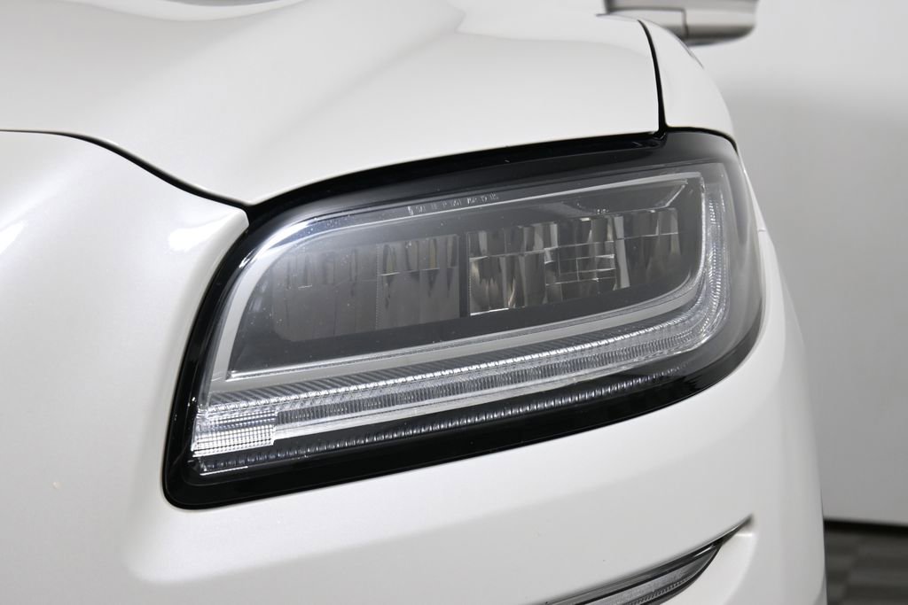Used 2023 Lincoln Nautilus Reserve image 11