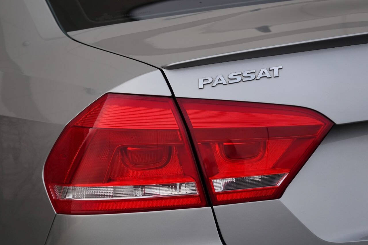 Used 2012 Volkswagen Passat TDI SE FWD image 46